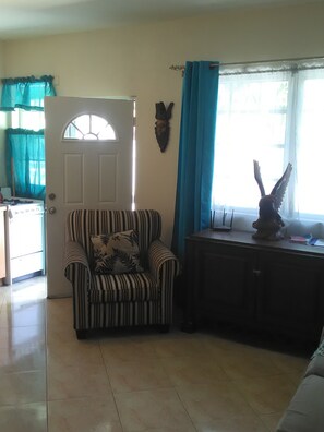 Smart-tv, boeken en een printer