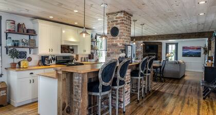 Mountain View’s and near Luray . 360 degrees views of the Blue Ridge. WOW!