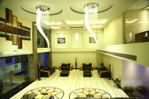 Lobby sitting area - Castle Inn (Khandwa)