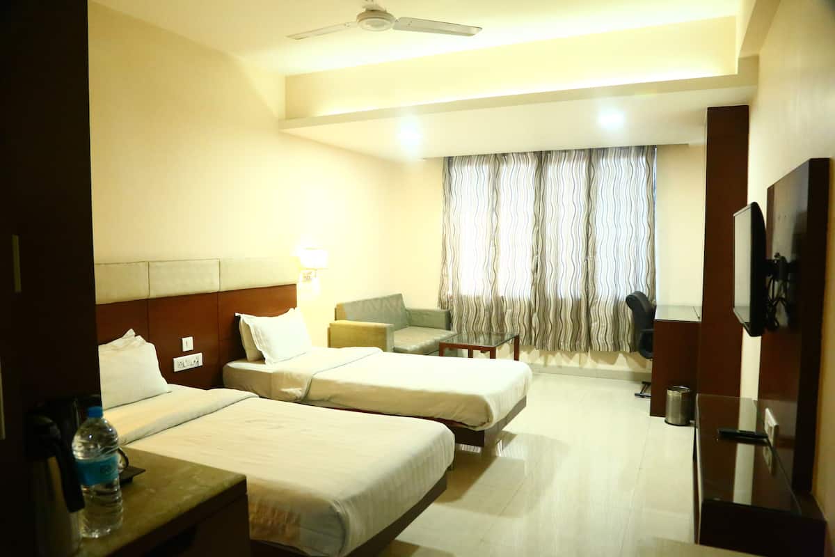 Executive Room, 1 Large Single Bed, Accessible, Non Smoking | Egyptian cotton sheets, premium bedding, in-room safe