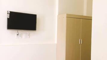 Habitación individual básica, vista a la ciudad | Minibar, escritorio y wifi gratis