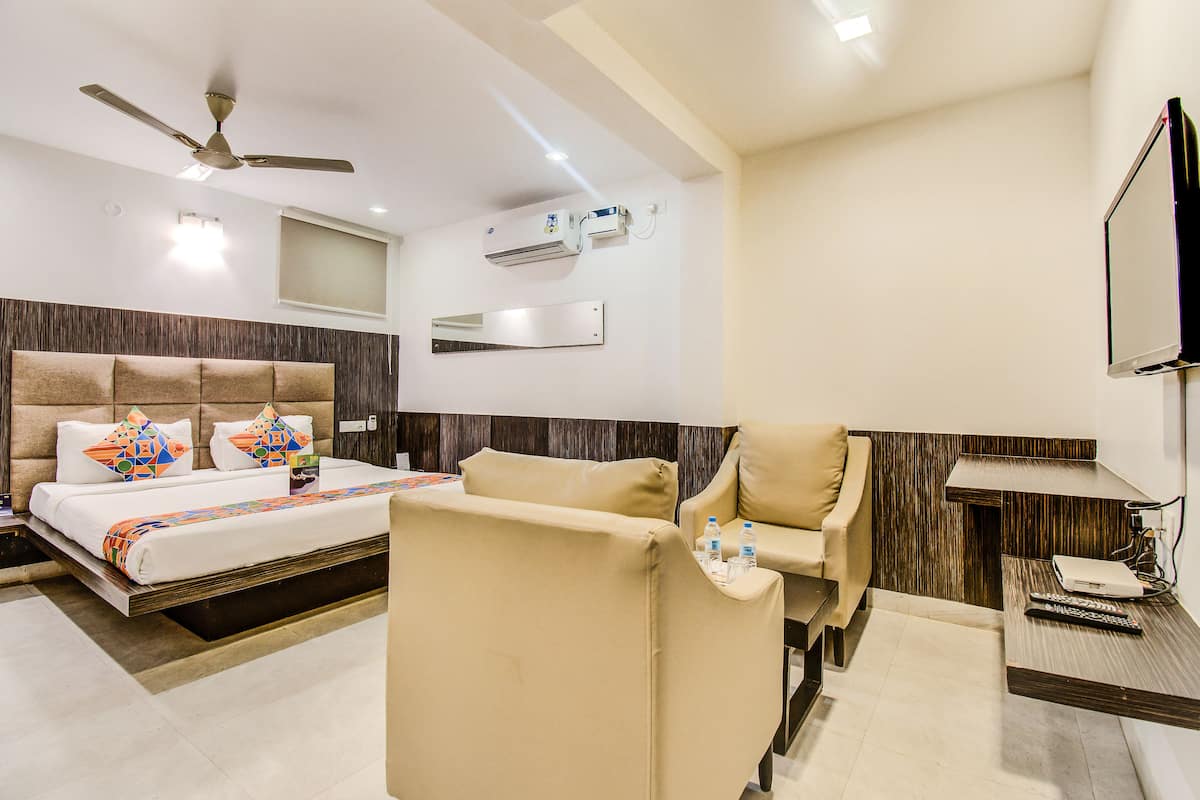 Executive Room | Desk, free WiFi, bed sheets