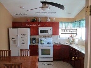 Fridge, microwave, oven, stovetop - 2025 LAVALLETTE Beach Block, Wifi, C- AC, sleeps 9, 2 Baths, 9 Houses to Beach! (Lavallette)