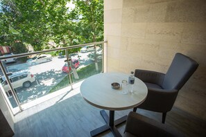 Terrace/patio - B Hotel Bishkek (Bishkek)