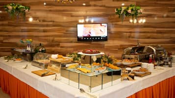Daily buffet breakfast (USD 20 per person)