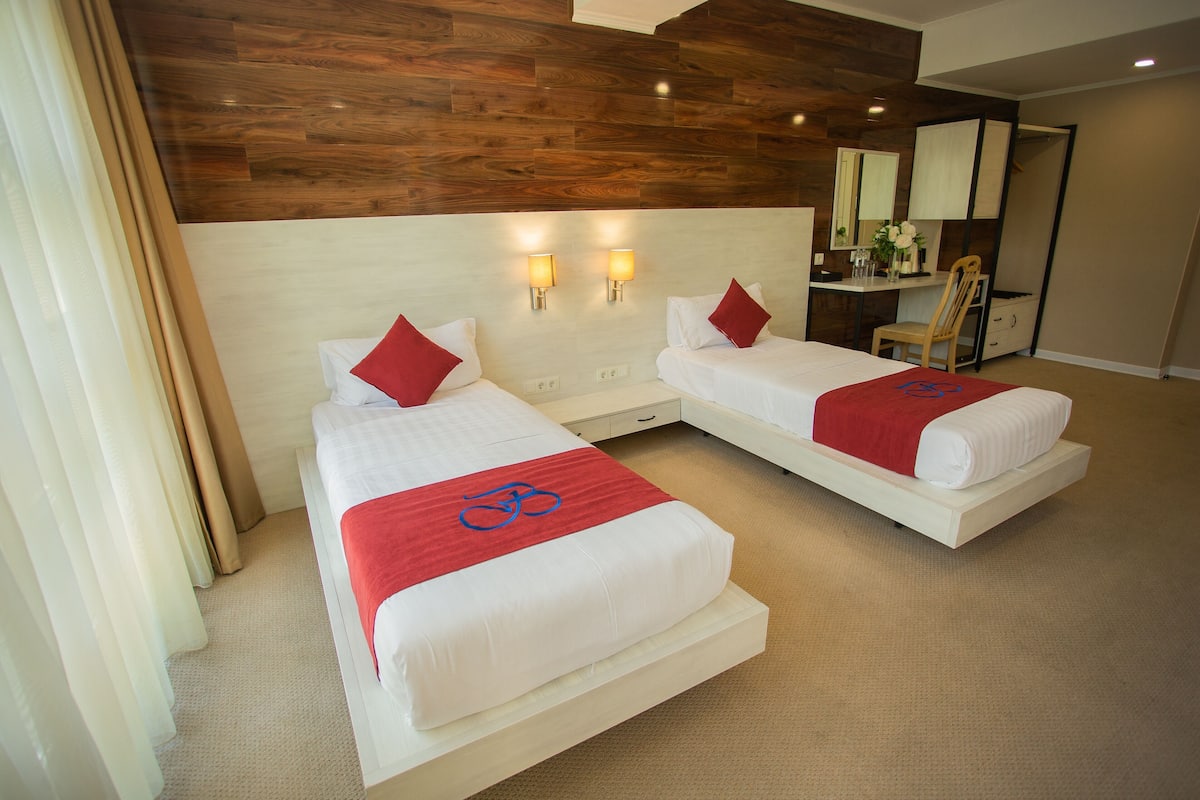 Premium bedding, minibar, in-room safe, desk