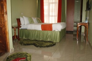 Literie de qualité supérieure, bureau, Wi-Fi gratuit, draps fournis