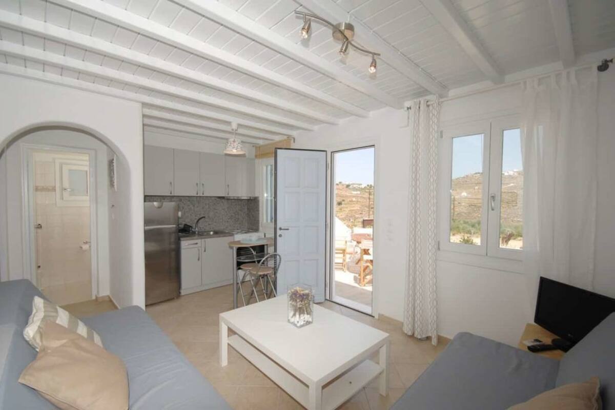 Apartment, 2 Bedrooms | Private kitchen | Fridge, stovetop, electric kettle, toaster