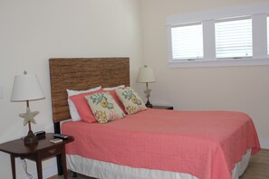 3 habitaciones, tabla de planchar con plancha y cuna de viaje