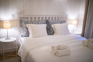 1 chambre, bureau, chambres insonorisées, fer et planche à repasser