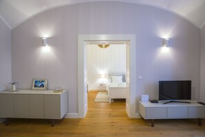 1 bedroom, desk, soundproofing, iron/ironing board - Deluxe apartment in the heart of Zagreb; 65m2; 150m from main square (Zagreb)
