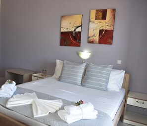 Egyptian cotton sheets, soundproofing, iron/ironing board, free WiFi - Asteras Apartments (Sitia)