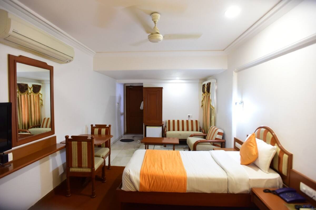 Cribs (surcharge), rollaway beds (surcharge), WiFi (free)
