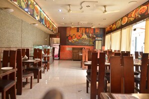 Buffet déjeuner gratuit tous les jours