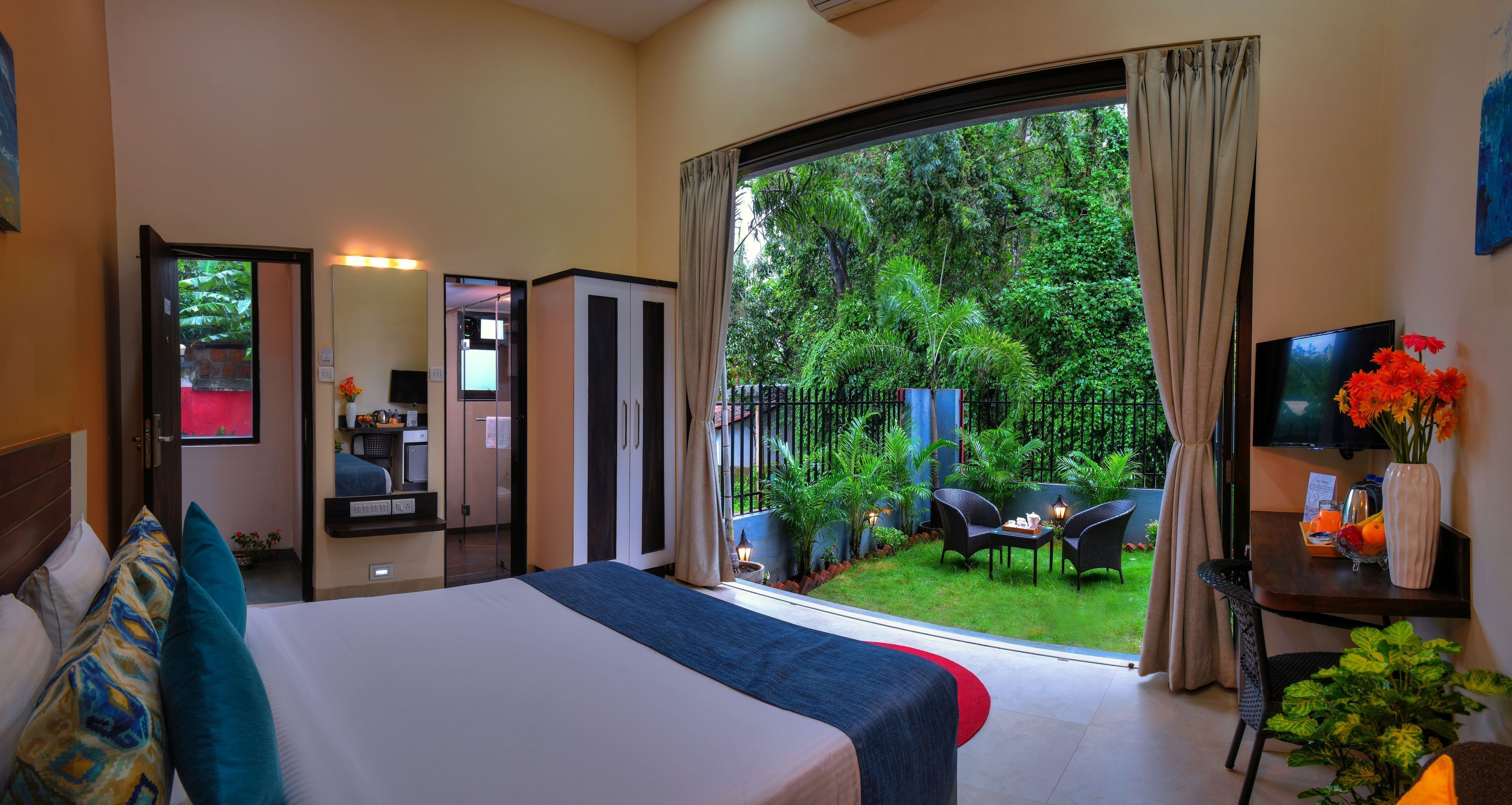 Premium bedding, memory-foam beds, in-room safe, desk
