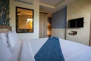 Trendy Room | Premium bedding, memory-foam beds, in-room safe, desk - Foxoso Sonnet, Anjuna Goa (Vagator)