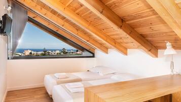 5 bedrooms, Egyptian cotton sheets, premium bedding, down duvets