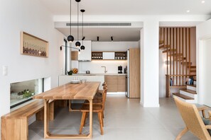 Design Villa, Multiple Beds, Non Smoking | In-room dining