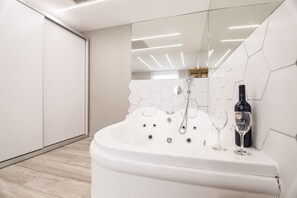 Suite Premium, 1 habitación, vistas al mar | Sábanas de algodón egipcio y ropa de cama de alta calidad
