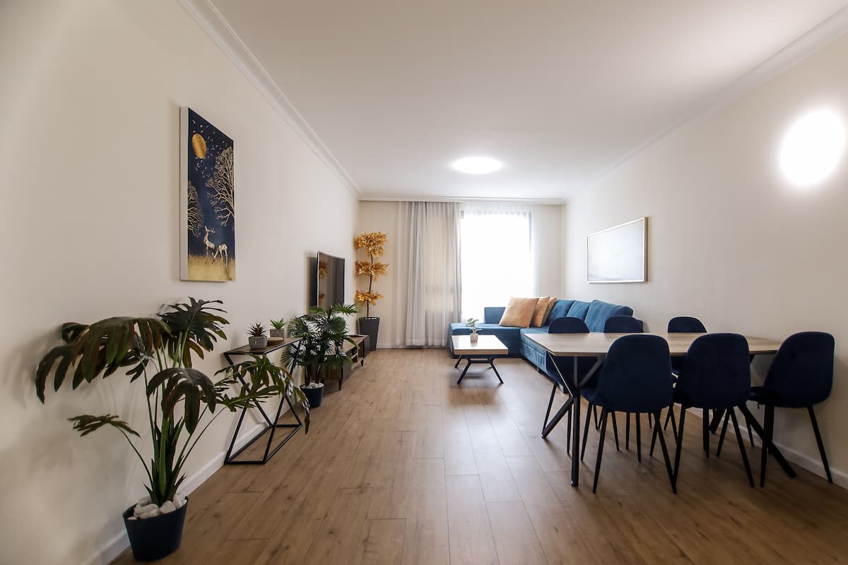 Grand appartement, uitzicht op zee | Woonruimte | Een flatscreentelevisie