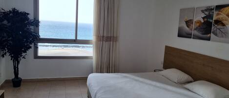 Grand Studio, Sea View | Egyptian cotton sheets, premium bedding, down comforters, minibar