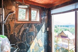 Luxury Villa  | Salle de bain | Douche, douche cascade, articles de toilette (gratuits), peignoirs