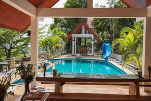 Hồ bơi ngoài trời, lều miễn phí, ghế dài tắm nắng 