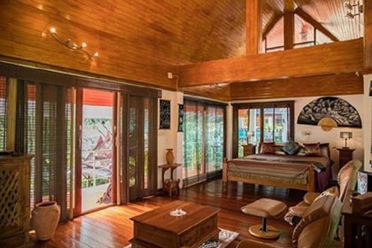 Deluxe Villa | Minibar, in-room safe, blackout curtains, rollaway beds