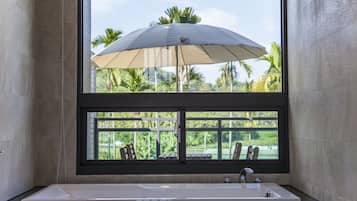 Grand Quadruple Room, 1 Bedroom, Hot Tub, Mountain View | Bathroom | Free toiletries, hair dryer, slippers, towels
