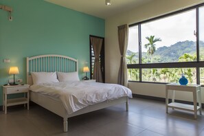 Romantische tweepersoonskamer, 1 slaapkamer, balkon, uitzicht op bergen | Luxe beddengoed, donzen dekbedden, bedden met traagschuimmatras