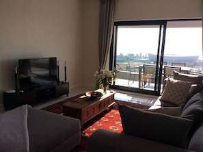 Apartment | Wohnbereich | Flachbildfernseher