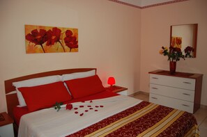 5 slaapkamers, een strijkplank/strijkijzer, reisbedje, gratis wifi