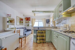 Fridge, microwave, oven, coffee/tea maker - IBIZA BRAMER 9 Canyelles Roses (Rosas / Roses)