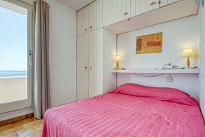 2 bedrooms, iron/ironing board