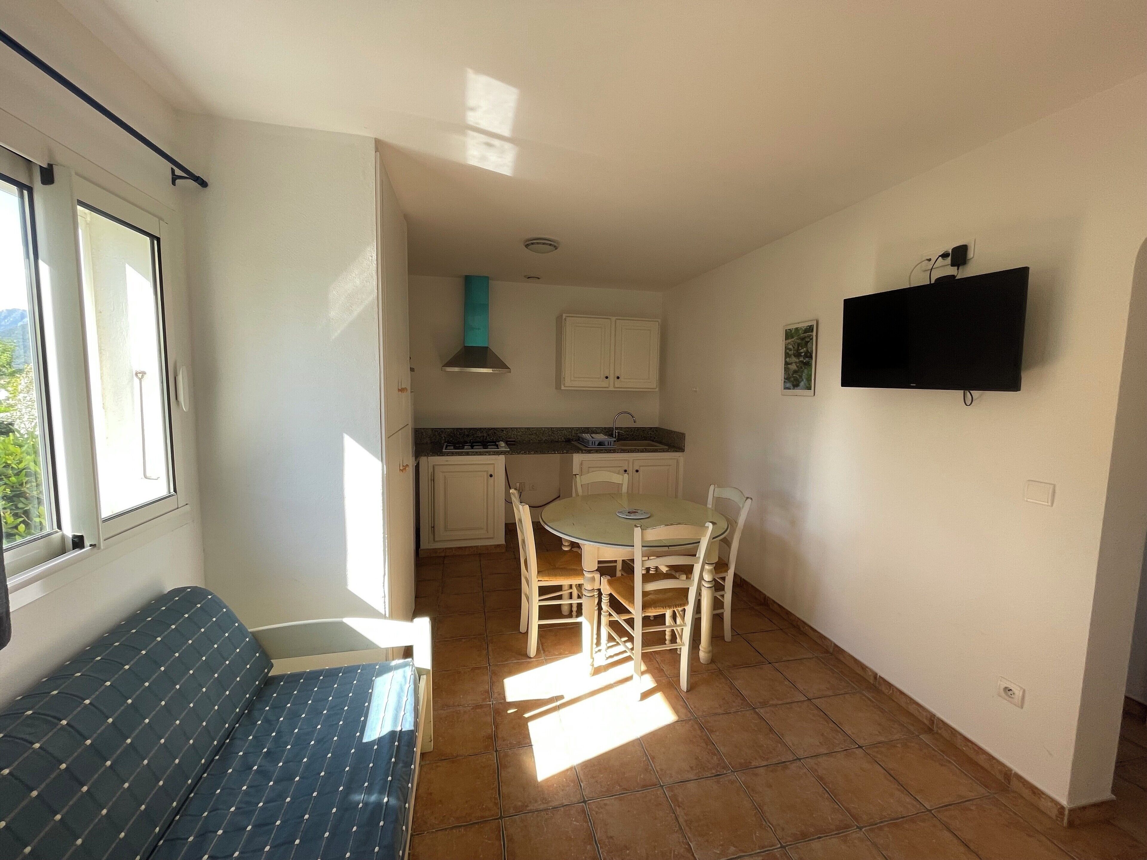 Classic Villa, 2 Bedrooms | Living area