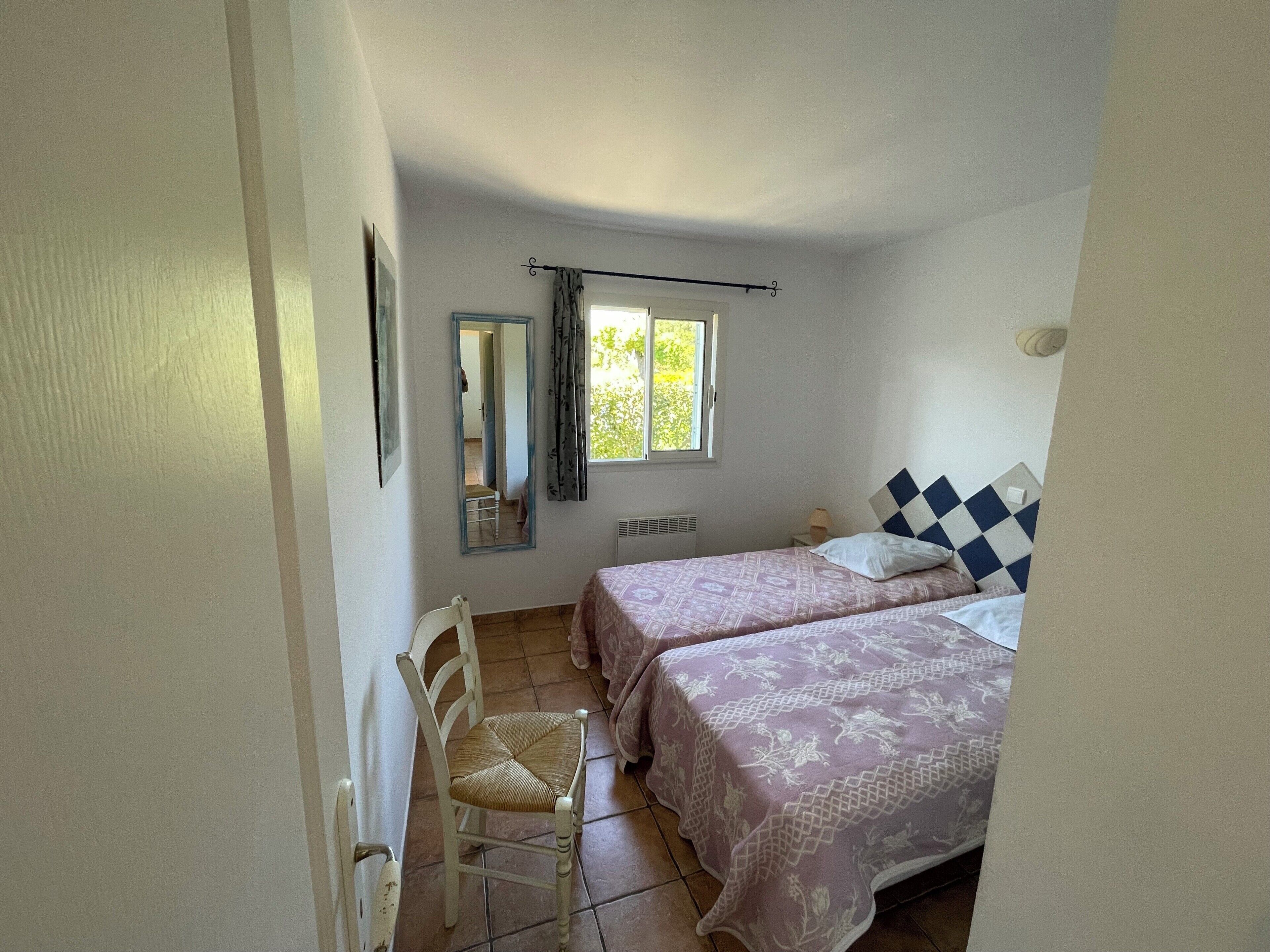 In-room safe, soundproofing, iron/ironing board, free WiFi