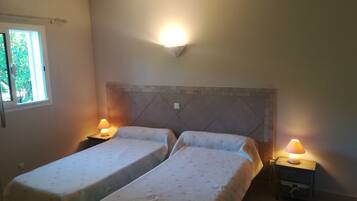 Villa Supérieure, 3 chambres | Coffres-forts dans les chambres, chambres insonorisées