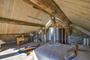 4 slaapkamers, een strijkplank/strijkijzer, gratis wifi, beddengoed