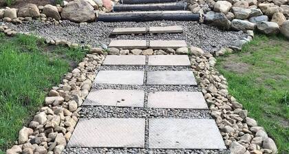 BEAUTIFUL MOUNTAIN GETAWAY IN HULETTS LANDING, LAKE GEORGE NY