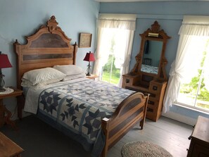 6 bedrooms, iron/ironing board, bed sheets