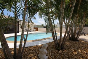 Piscina all'aperto, una piscina riscaldata