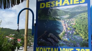 A welcome sign for Deshaies with a scenic view of a coastal town. - Holiday rental "AUTHENTICITY and CONVIVIALITY" in DESHAIES GUADELOUPE (Deshaies)