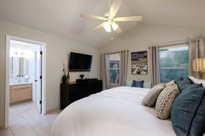 3 bedrooms, desk, iron/ironing board, travel cot - Desert Pool Oasis located in the heart of Las Cruces (Las Cruces)
