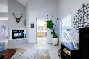 Interior - Desert Pool Oasis located in the heart of Las Cruces (Las Cruces)