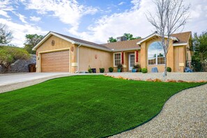 Exterior - Desert Pool Oasis located in the heart of Las Cruces (Las Cruces)