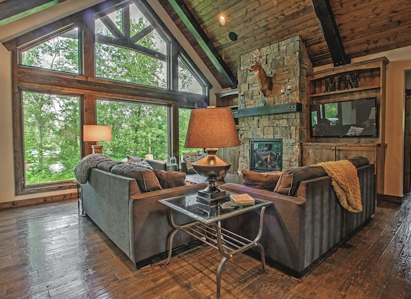 Smart TV, fireplace, DVD player, foosball - Beautiful New Home On Private Lake Across From Gull Lake And Other Local Spots! (Nisswa)