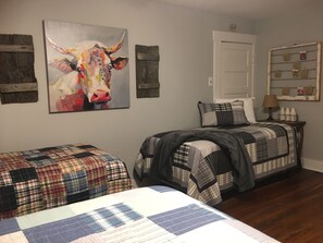 5 chambres, fer et planche à repasser, accès Internet, draps fournis
