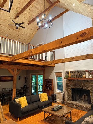 Smart TV, fireplace, ping pong, books