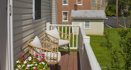 Lakeside Carriage House at Leaser Lake B and B -- cozy, comfortable, country