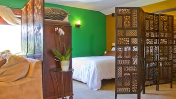 1 bedroom, desk, iron/ironing board, travel cot